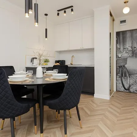 Moniuszki One-bedroom By Renters Varsovia