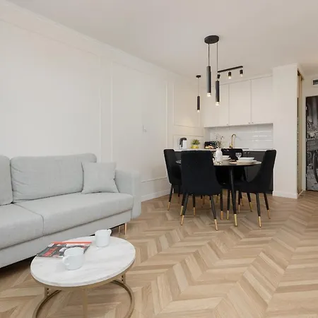 Moniuszki One-bedroom By Renters * Varsovia